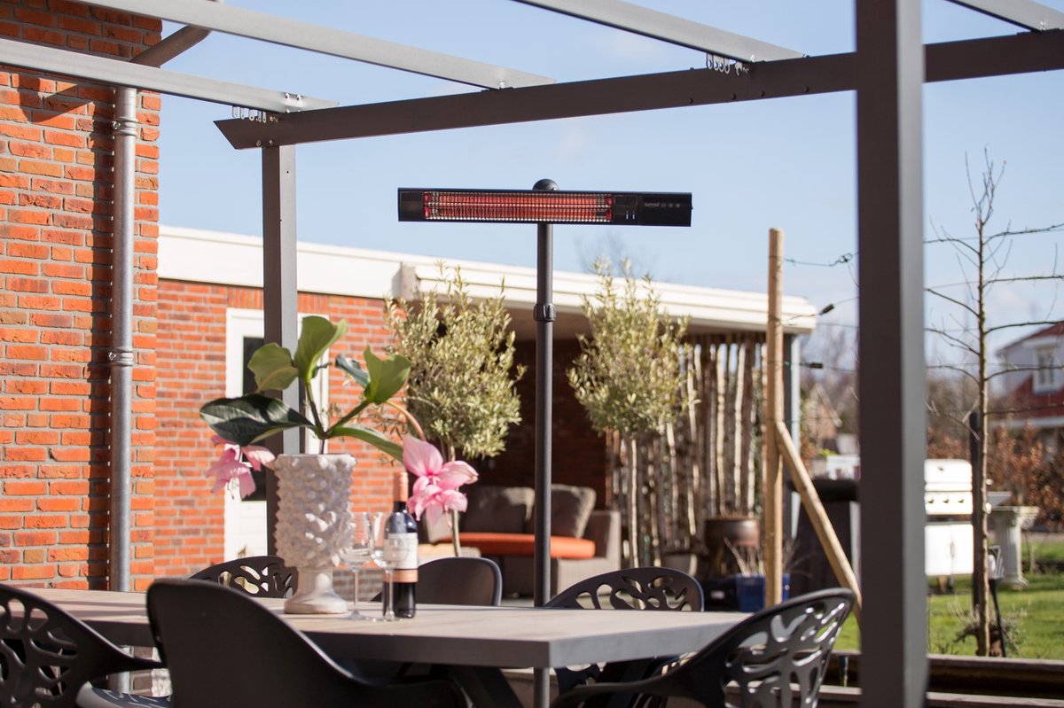 Sunred Dark 2500 W - Freestanding patio heater - Black + cover