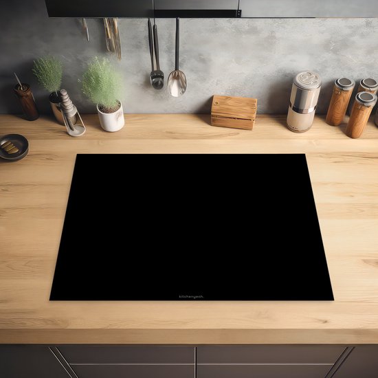 Zwarte inductiebeschermer op een houten aanrechtblad.
