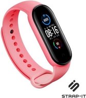 Siliconen Smartwatch bandje - Geschikt voor  Xiaomi Mi Band 5/6 siliconen bandje - roze - Strap-it Horlogeband / Polsband / Armband