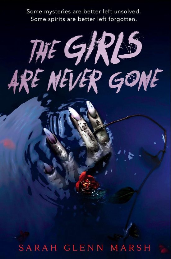 Boekomslag: "The Girls Are Never Gone" met een hand die uit donker water komt, met een rode roos.