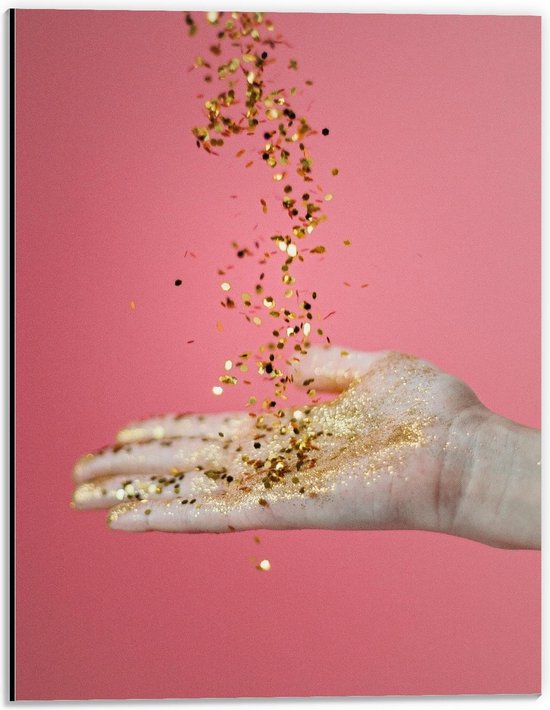 Dibond - Gouden Glitters op Hand bij Roze Achtergrond - 30x40cm Foto op Aluminium (Met Ophangsysteem)