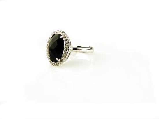 ring in zilver gerodieerd gezet met zwarte steen en cubic zirconia model ovaal