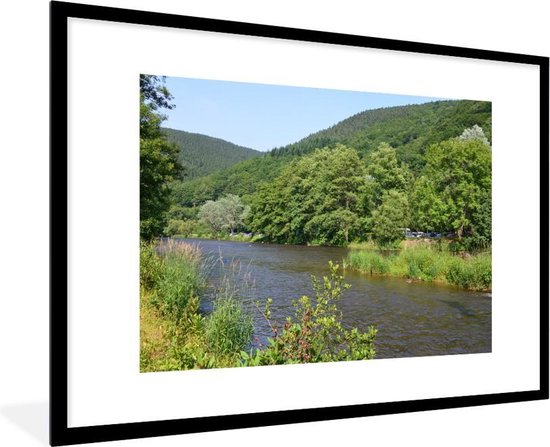 Fotolijst incl. Poster - Een rivier stroomt door de Ardennen - 90x60 cm