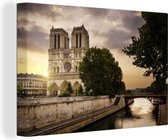 Lever de soleil à Notre Dame à Paris Toile 90x60 cm - Tirage photo sur toile (Décoration murale salon / chambre) / Villes européennes Peintures sur toile
