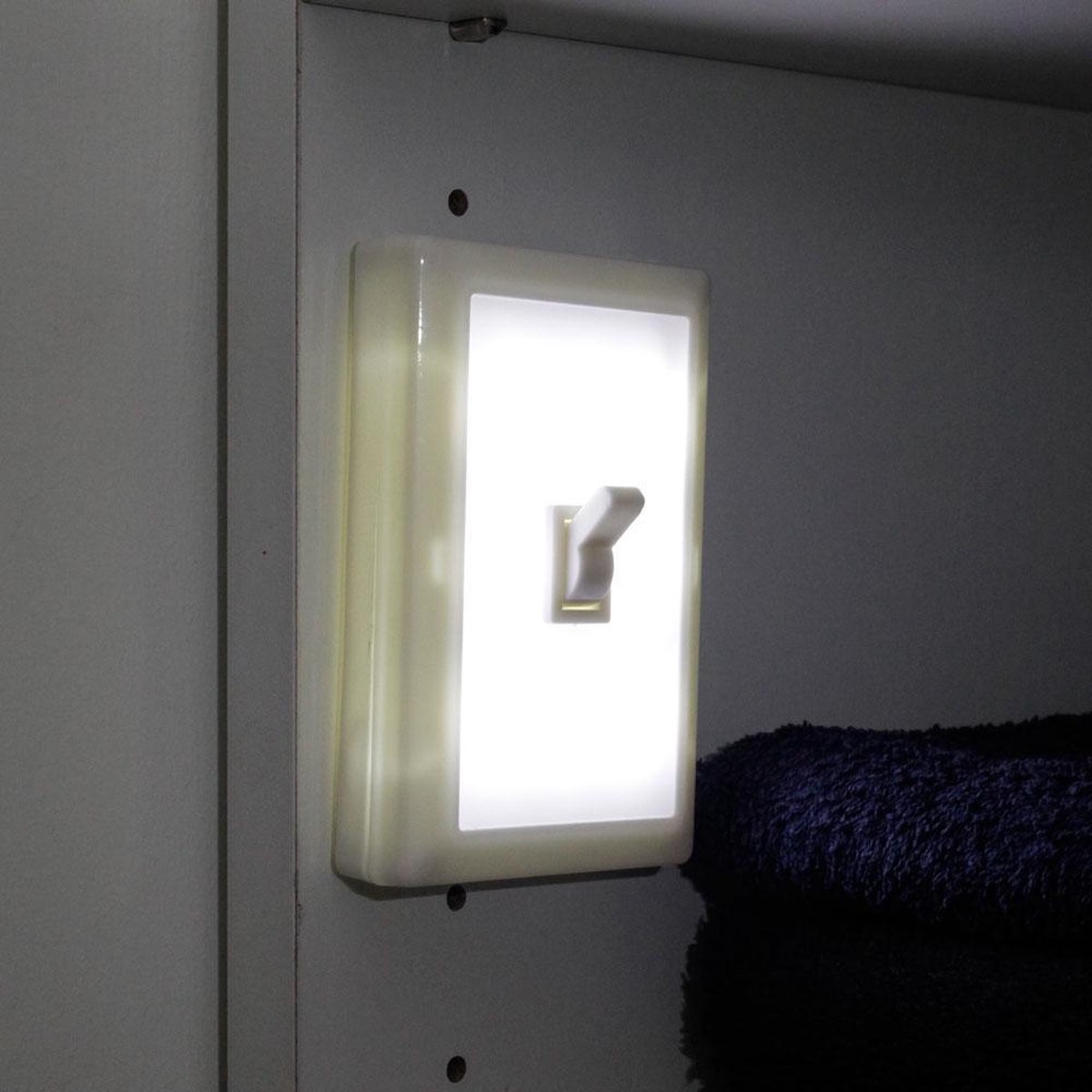 Kikkerland Switch nachtlampje voor op de muur