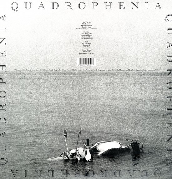 Albumhoes met de titel QUADROPHENIA bovenaan en tracklist. Op de voorgrond bevindt zich een duikuitrusting op een schemerige wateroppervlakte.