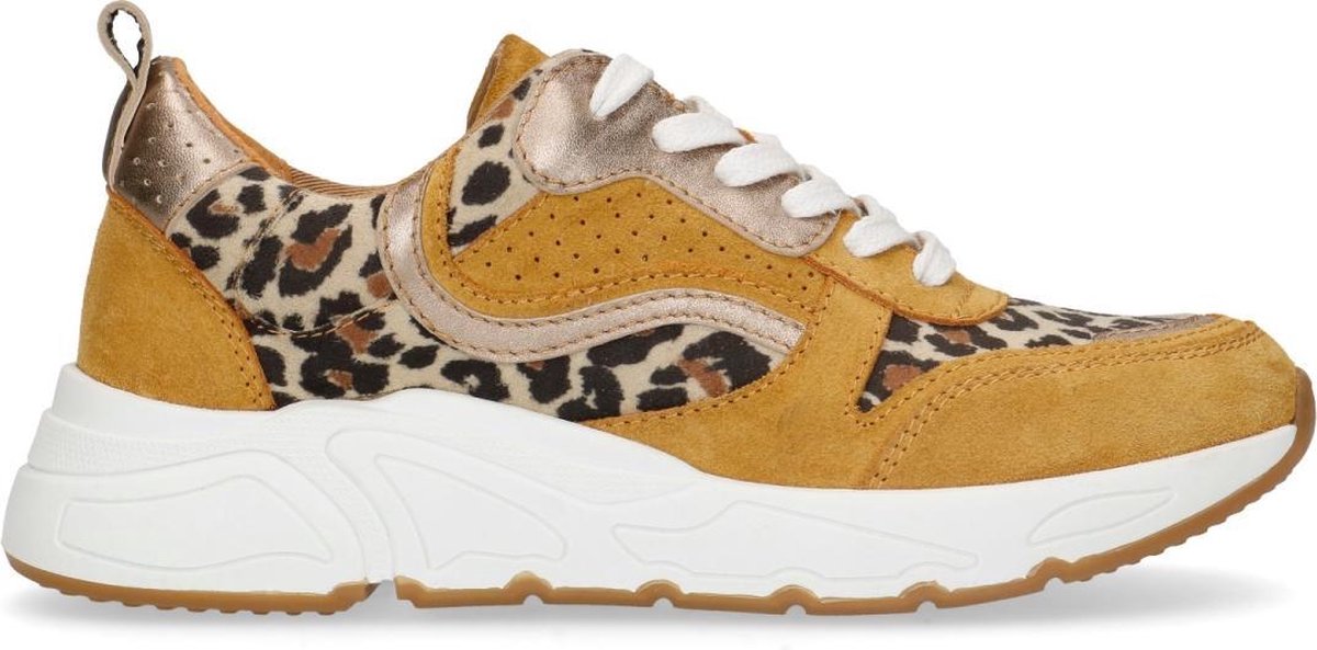 Okergele schoenen shop