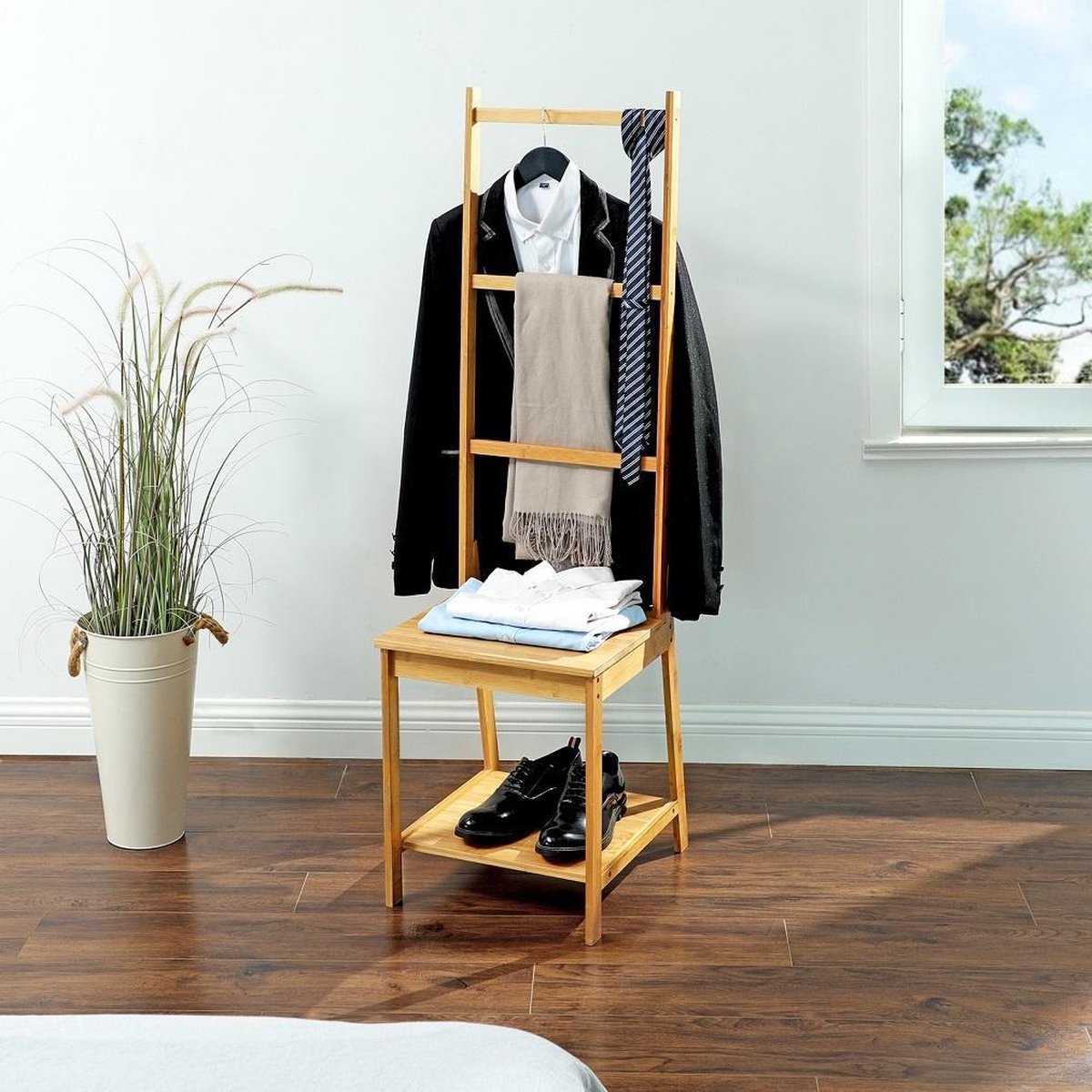 Decopatent® Dressboy van bamboe hout - Kledingstandaard stoel met zitting  en rekken -... | bol.com