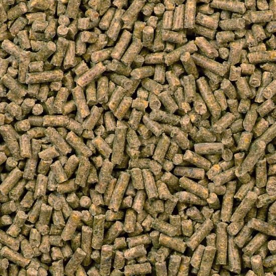 Bruine, cilindervormige legkorrels, dicht op elkaar gestapeld.