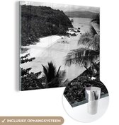 MuchoWow® Glasschilderij 20x20 cm - Schilderij acrylglas - Groene natuur en witte stranden op het eiland Boracay - zwart wit - Foto op glas - Schilderijen