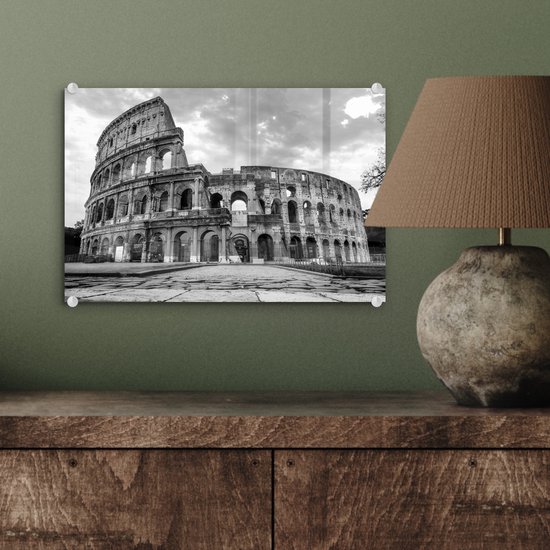 MuchoWow® Glasschilderij 30x20 cm - Schilderij acrylglas - Verlichte Colosseum in Rome - zwart wit - Foto op glas - Schilderijen