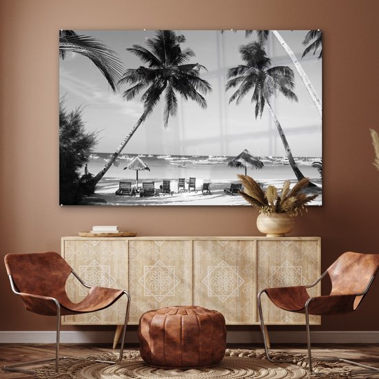 MuchoWow® Glasschilderij 150x100 cm - Schilderij acrylglas - Palmbomen en ligstoelen op het strand van Boracay - zwart wit - Foto op glas - Schilderijen
