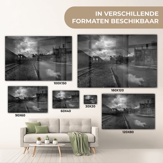 MuchoWow® Peinture sur verre 30x20 cm - Peinture sur verre acrylique - Bâtiments abandonnés à côté d'une voie ferrée - noir et blanc - Photo sur verre - Peintures