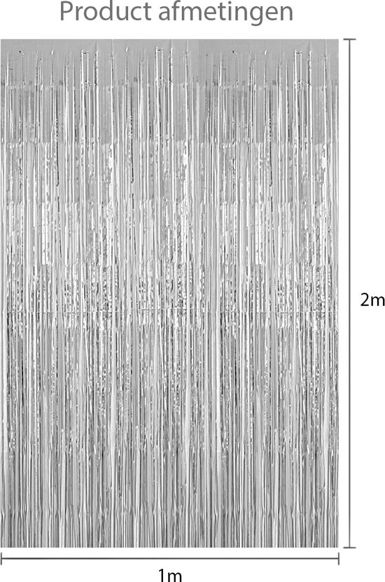 Afmetingen van een zilveren glitter gordijn: 2 meter hoog en 1 meter breed.