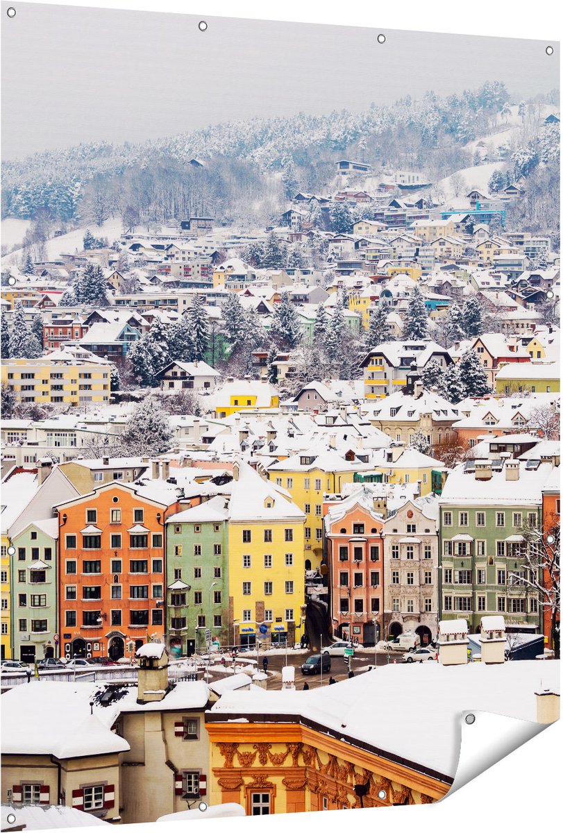 Gards Tuinposter Gekleurde Huisjes met Sneeuw in Oostenrijk - 120x150 cm - Tuindoek - Tuindecoratie - Wanddecoratie buiten - Tuinschilderij Multikleur