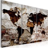 Schilderij -  Wereldkaart op baksteen , baksteenlook , 3 luik