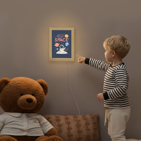 Nachtlampje 15x20 cm - Kinder lampje - Astronaut - Ruimte - Planeten - Tafellamp kinderkamer - Slaapkamer lamp - Bedlamp kinderen - Kinderlampje stopcontact - Wandlamp babykamer - Nachtlampjes van OnlyWow — afbeelding 5