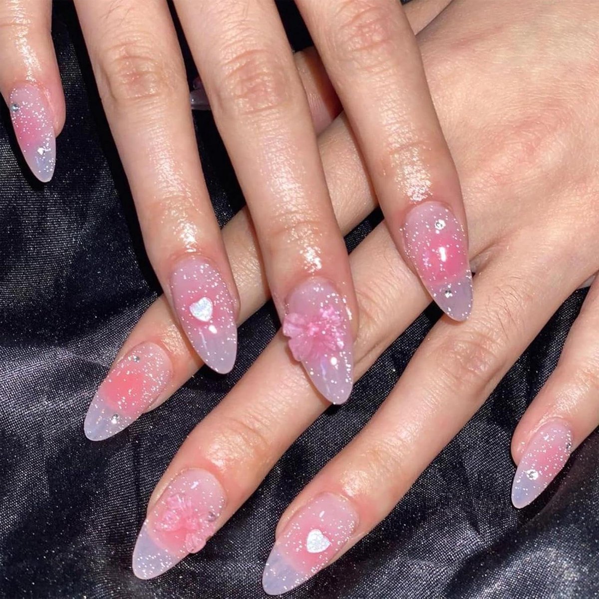 EGoods - Almondvormige kunstnagels in roze met hartdesign, 24 stuks, herbruikbaar