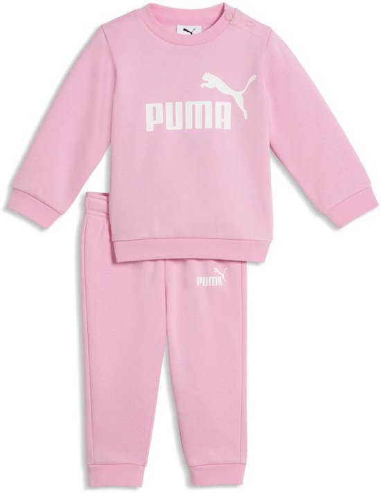 Roze trainingspak met PUMA-logo op de borst en broek.