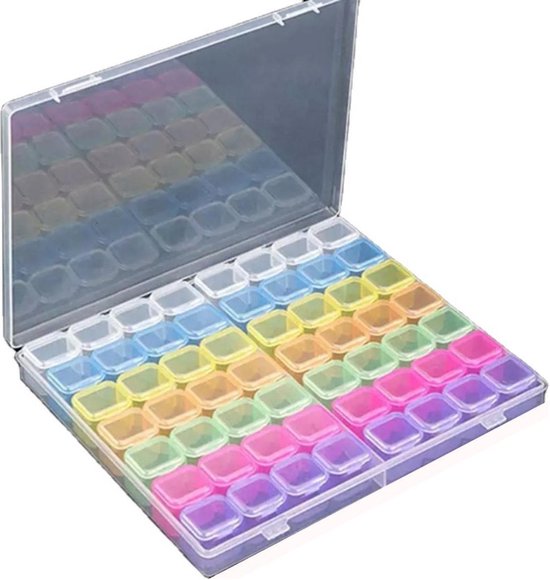Boîte de rangement transparente avec 56 compartiments colorés, jaune, orange, rose, vert, bleu et violet, ajourée.
