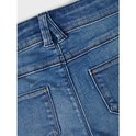 Achterkant van een blauwe jeans met twee zakken.
