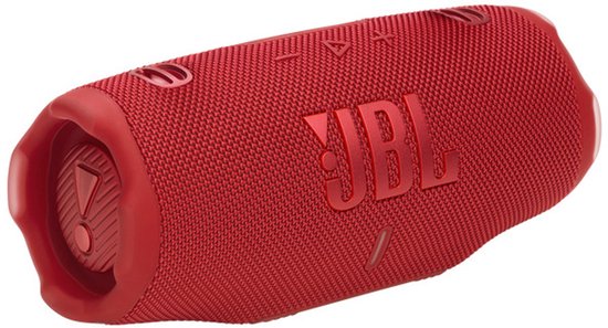 Rode JBL Charge 6 draadloze speaker met een rood geweven stof en het JBL logo, geïsoleerd op een witte achtergrond.