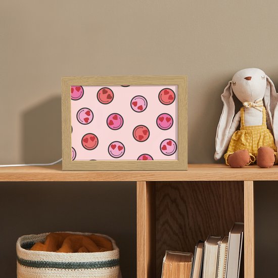 Nachtlampje 20x15 cm - Kinder lampje - Smileys - Hartjes - Roze - Tafellamp kinderkamer - Slaapkamer lamp - Bedlamp kinderen - Kinderlampje stopcontact - Wandlamp babykamer - Nachtlampjes van Merkloos — afbeelding 3