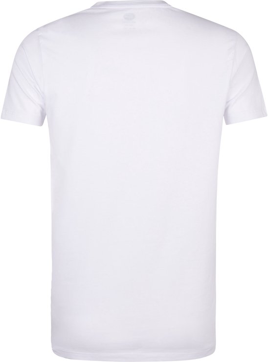 Achterkant van een wit T-shirt met korte mouwen.