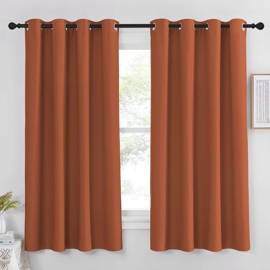 Verduisteringsgordijnen voor slaapkamers, gebrand oranje, 160 cm lang - met ringen aan de bovenkant, verduisterend en geluidsisolerend, zorgen voor privacy en isolatie, geschikt voor kinderkamers/woonkamers, 132 cm breed x 160 cm lang, één vel.