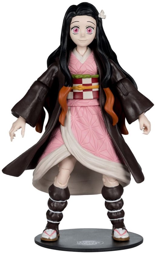 Actiefiguur van Nezuko Kamado, met roze jurk met ruitpatroon, bruine jas, en haar omhoog met bloem.