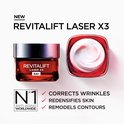 Pot met rode Revitalift Laser X3 dagcrème. De pot is geopend met een witte crème.