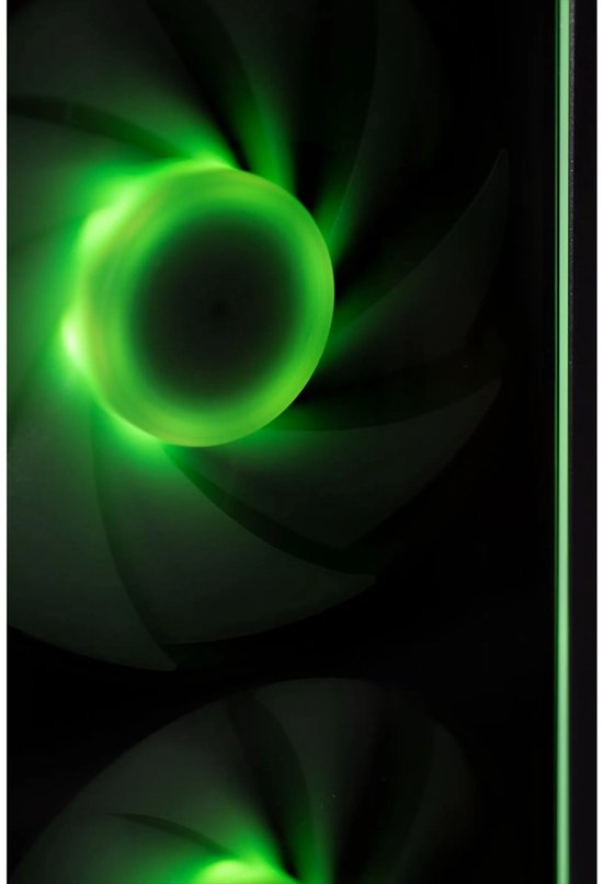 Drie roterende computerfans met heldere groene LED-verlichting, tegen een donkere achtergrond.
