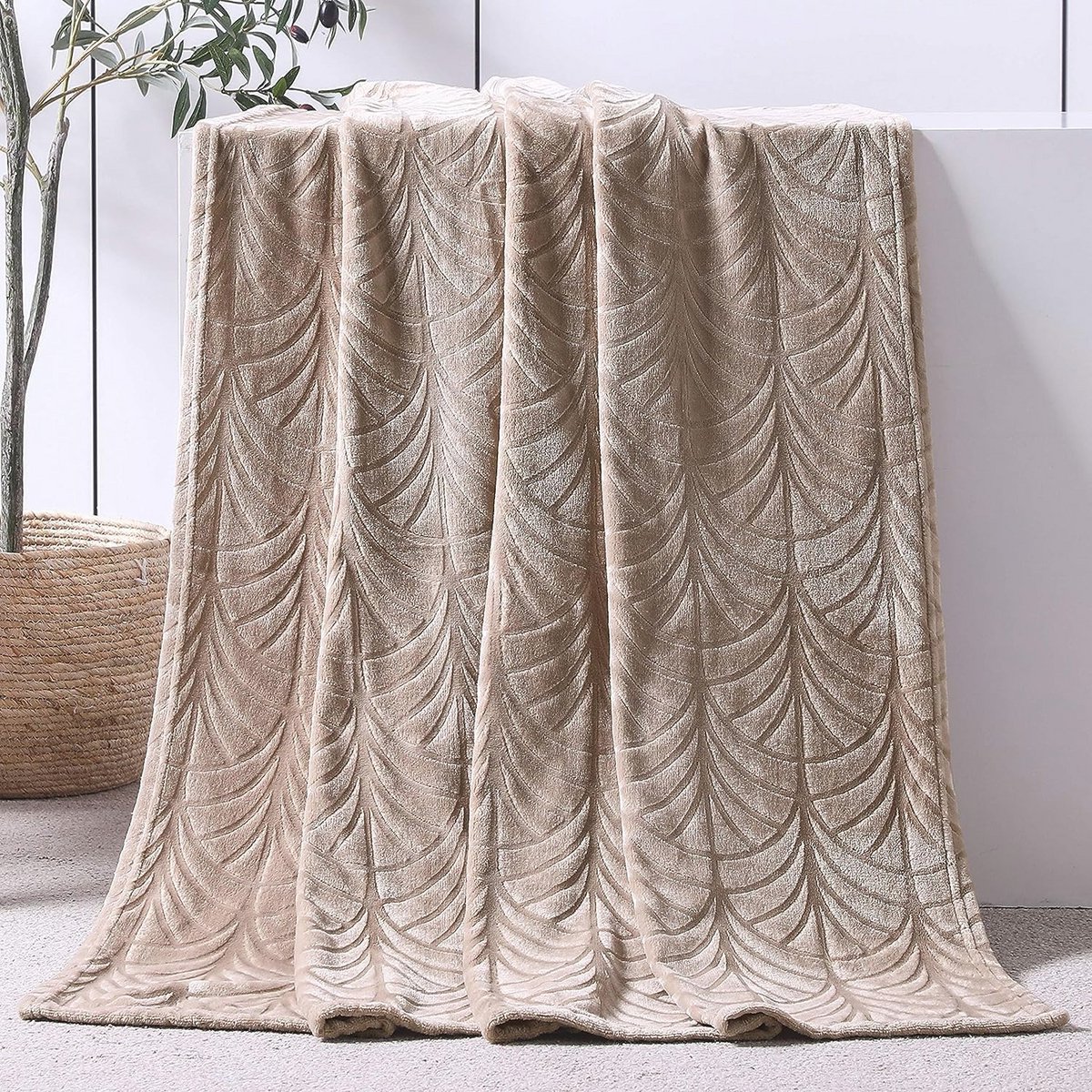 Pluizige Knuffeldeken met Bladpatroon - Warme Fleece Deken voor Een Comfortabele Sfeer - 150 x 200 cm - Beige