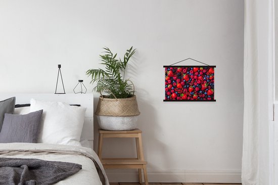 Posterhanger incl. Poster 60x40 cm - Schoolplaat - Fruit - Bos - Aardbei - Textielposter - Zwarte latten