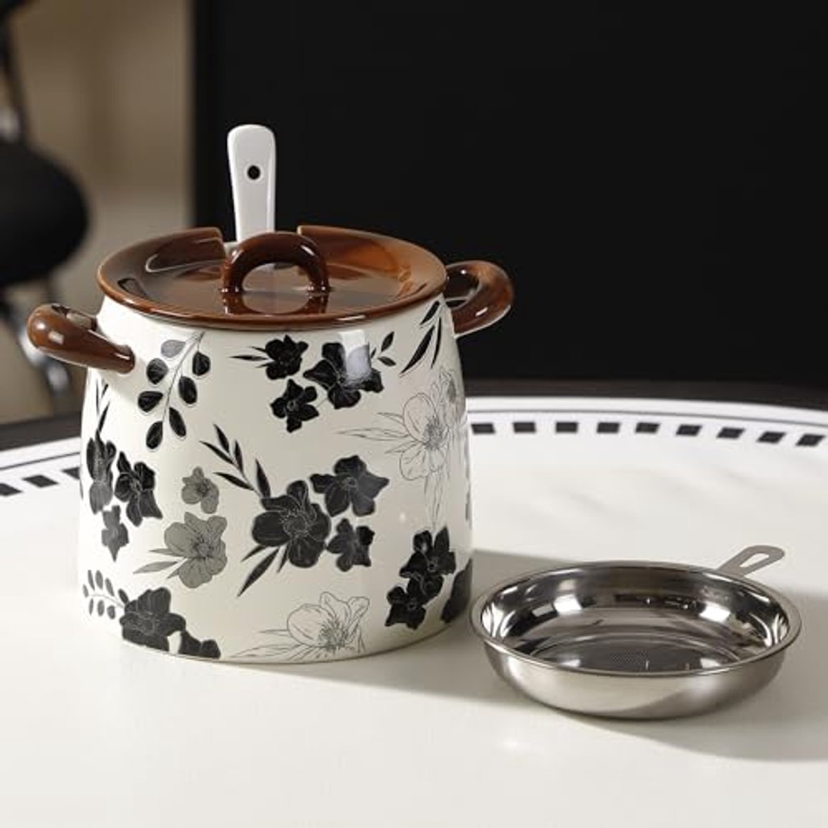 Keramische opvangbak voor spekvet met zeef en lepel, 42 oz (ca. 1199,2 g) Farmhouse Flower grote vetopvangbak, geschikt voor spek, keukendecoratie, vaatwasmachinebestendig (bruin).