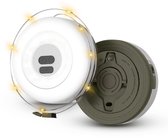 Ronde, witte lamp met een opengeklapte, donkergroene bodem waarop de tekst 'MODEL M01' staat.