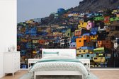 Behang - Fotobehang Kleurrijke huizen in Lima - Breedte 390 cm x hoogte 260 cm