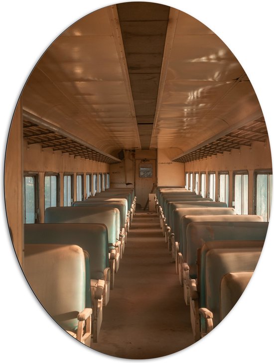 WallClassics - Dibond Ovaal - Binnenkant van oude Bus - 81x108 cm Foto op Ovaal (Met Ophangsysteem)