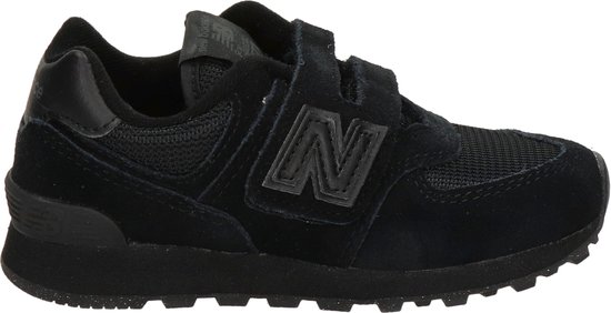 Zwarte New Balance sneaker met klittenbandsluiting en logo 'N' op de zijkant.