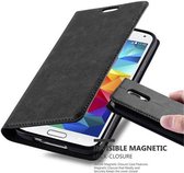 Cadorabo Hoesje geschikt voor Samsung Galaxy S5 / S5 NEO in ZWARTE NACHT - Beschermhoes met magnetische sluiting, standfunctie en kaartvakje Book Case Cover Etui