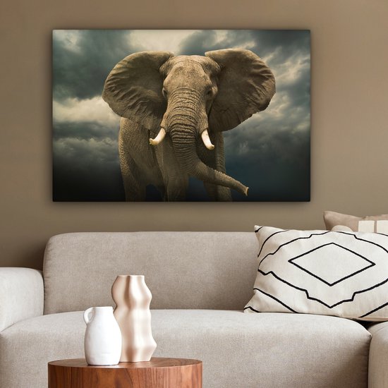 Peintures sur toile - Éléphant d'Afrique contre les nuages sombres - 150x100 cm - Décoration murale
