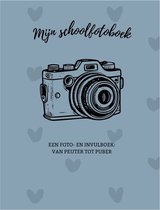Mijn Schoolfotoboek - Invulboek Voor Schoolfoto's - Peuter / Opvang tot Basisschool - 2 tot 12 jaar - A-4 formaat - Verjaardagscadeau - Cadeau Jongen - Fotoboek - Schoolfoto's - Invulboek - Hartjes - Leuke Invulvragen - Opgroeiboek - Blauw