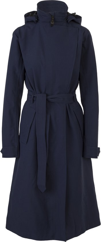 Long trench coat bleu foncé avec ceinture et capuche.