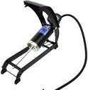 Zwarte Geko voetpomp met zichtbare metalen cilinder en ingebouwde manometer.