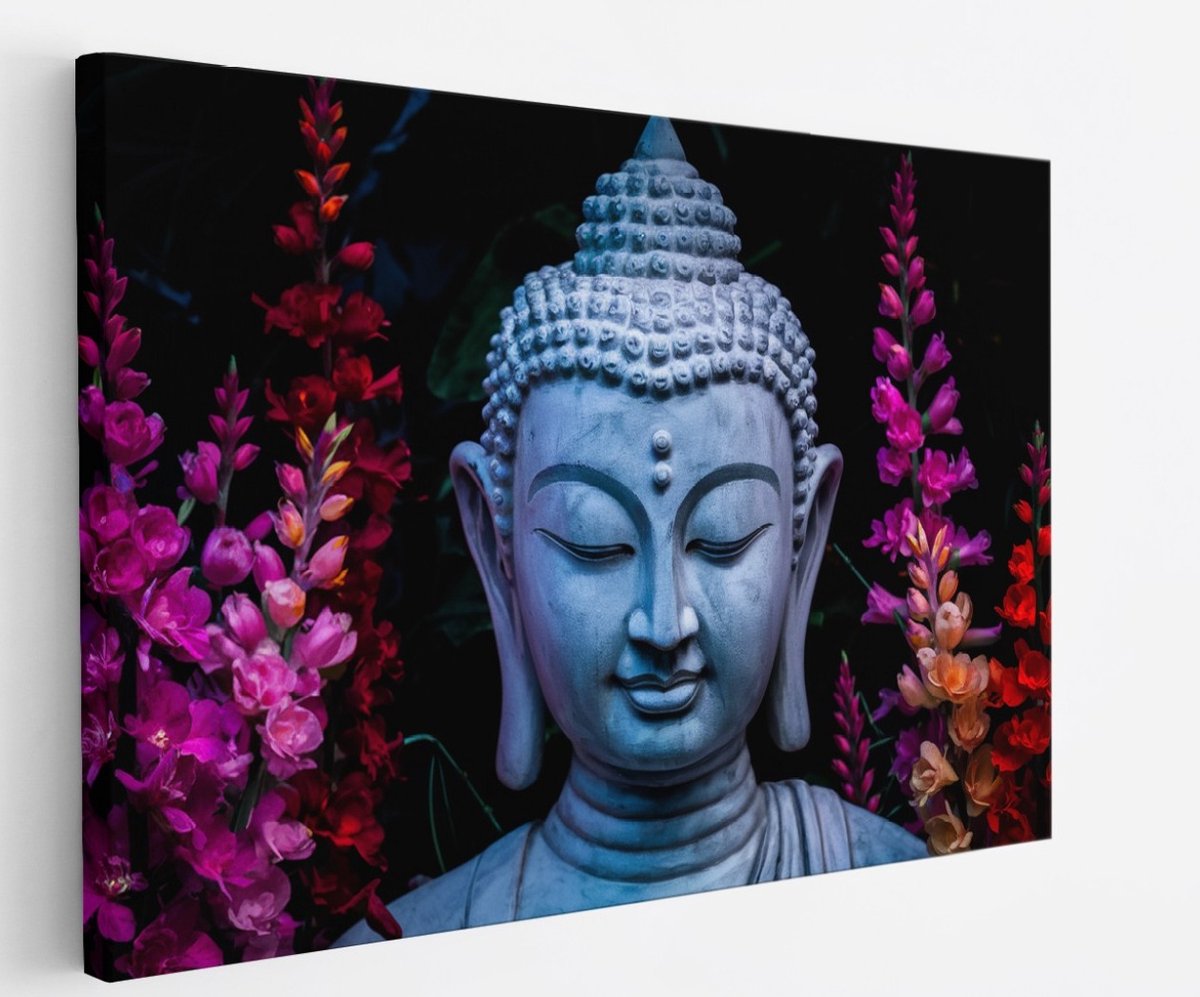 Saammp Canvas Schilderij - Boeddha bij gekleurde planten - 50x40 - Foto op canvas - Wanddecoratie - Muurdecoratie Woonkamer - Canvas schilderijen Multicolor