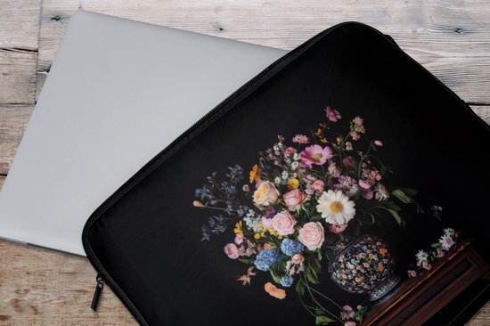 Laptophoes 15.6 inch - Bloemenvaas - Hout - Bloemen - Boeket - Laptop sleeve - Binnenmaat 37x26 cm - Zwarte achterkant