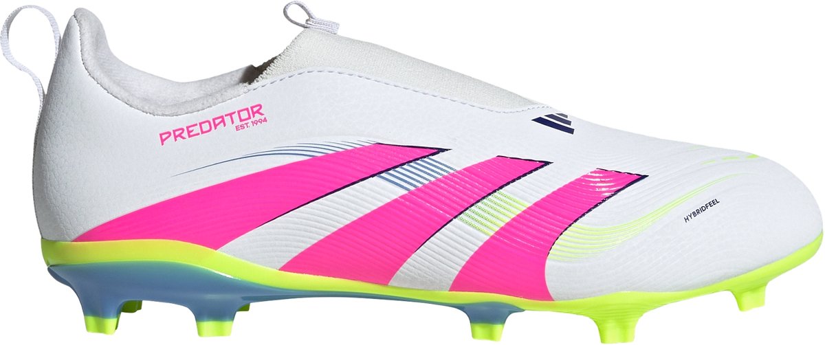Witte adidas Predator League voetbalschoenen voor kinderen met roze en groene details, ontworpen voor multi-ground gebruik.