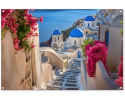 Tuinposter 120x80 cm - Tuindecoratie Santorini - Bloemen - Griekenland - Poster voor in de tuin - Buiten decoratie - Schutting tuinschilderij - Tuindoek muurdecoratie - Wanddecoratie balkondoek