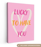 Canvas schilderij 30x40 cm - Wanddecoratie Lucky - Love - Valentijn - Roze - Muurdecoratie woonkamer - Slaapkamer decoratie - Kamer accessoires - Schilderijen op canvas - Valentijn versiering - Cadeautje voor hem en haar - Valentijnsdag cadeautje