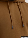 Bruine hoodie met capuchon en koordjes met zwarte uiteinden.